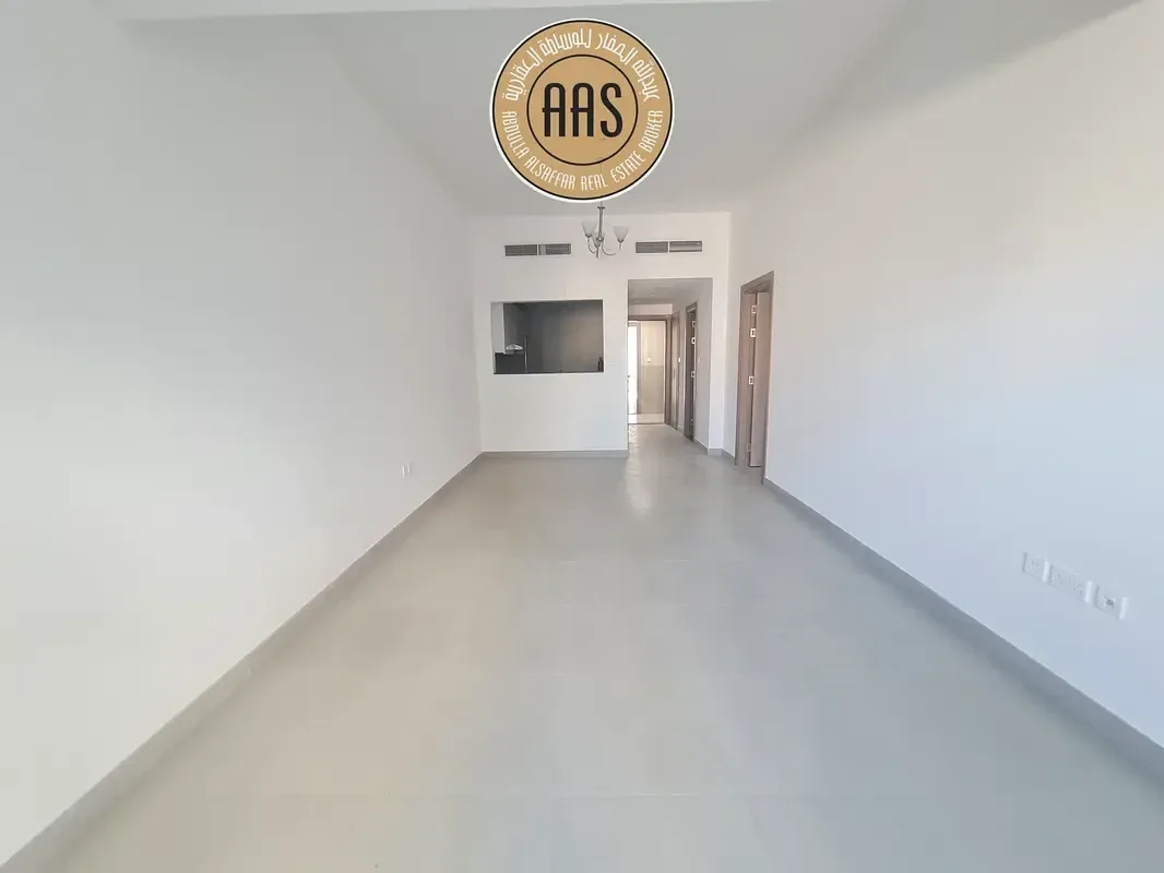 2 Bedrooms in International City photo 1
