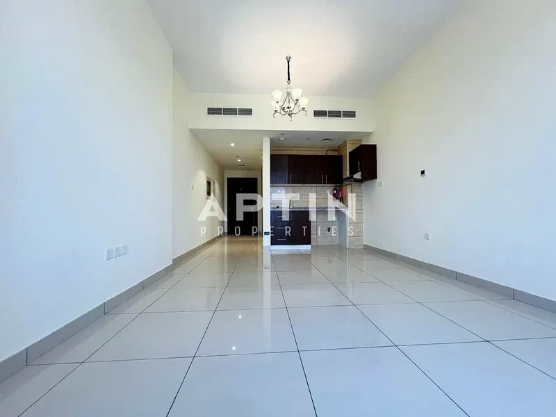 Studio Apartment in Dubai Residence Complex photo 1
