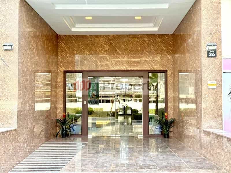 Studio Apartment in Dubai Residence Complex